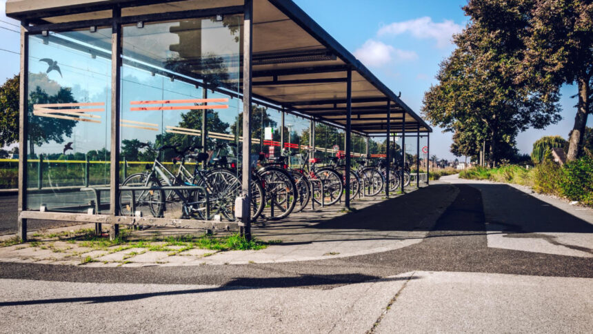 L'importance des abris vélo sécurisés pour encourager le transport durable